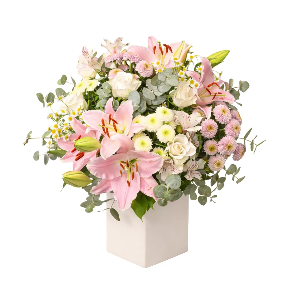 Graceful Flower Bouquet with Complimentary Gifts